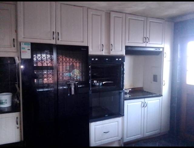3 BEDROOM FREEHOLD FOR SALE IN ILITHA PARK